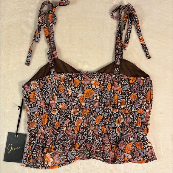 Women’s Floral Smocked Crop Top - Picture 2 of 4